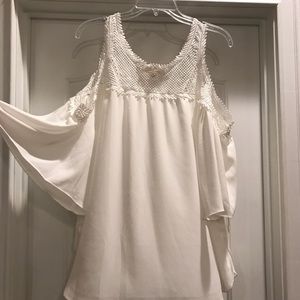 Gibson and Latimer white cold shoulder blouse